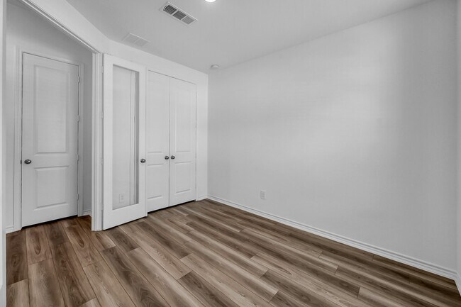 Building Photo - 551 Ruby Bnd Ln