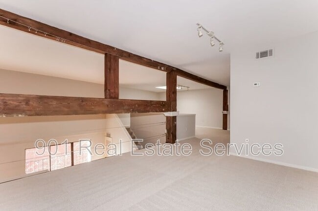 Building Photo - 107 S Front St