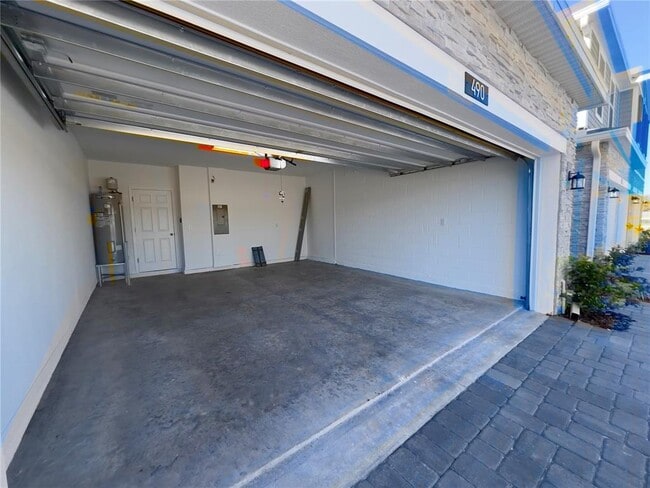 Building Photo - 490 Thompson Vlg Ave