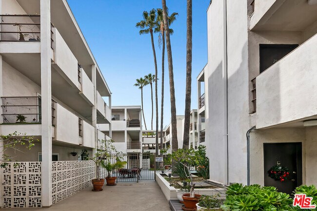 Building Photo - 4445 Cartwright Ave