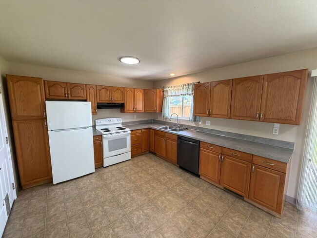 Building Photo - 370 11th St