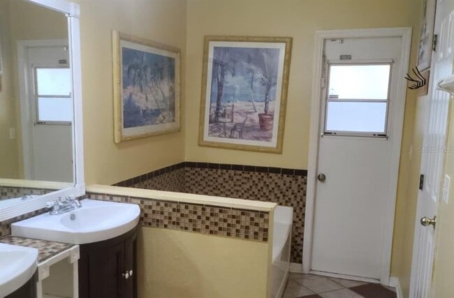 Building Photo - 326 Hanging Moss Rd