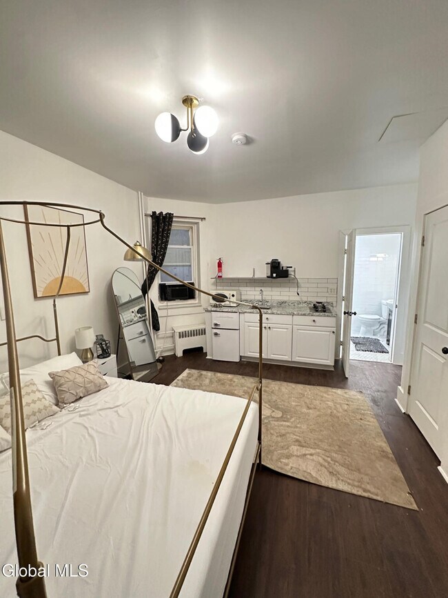 Building Photo - 51 Elm St