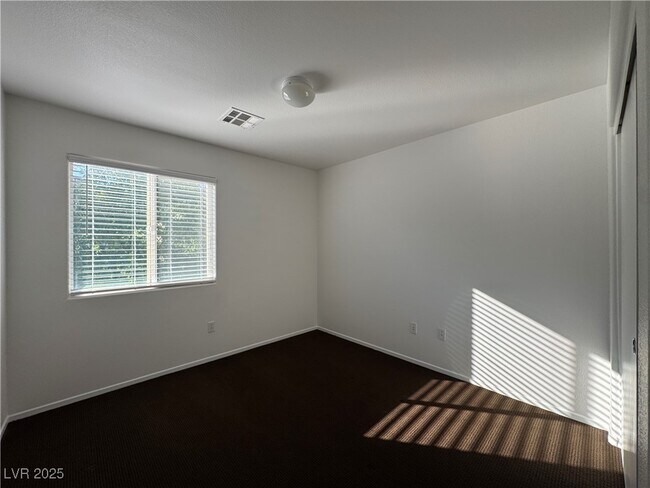 Building Photo - 9501 Ironsend St