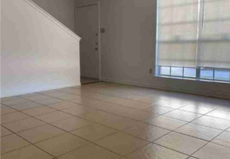 Building Photo - 1805 Cedarhill Dr