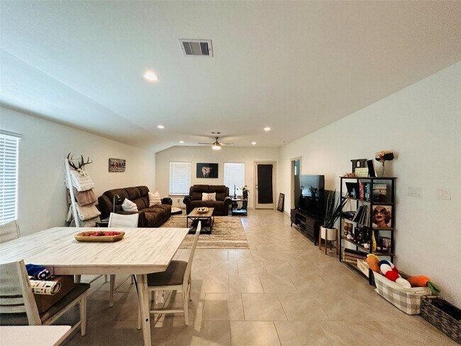 Building Photo - 29403 Georgia Throw Ln