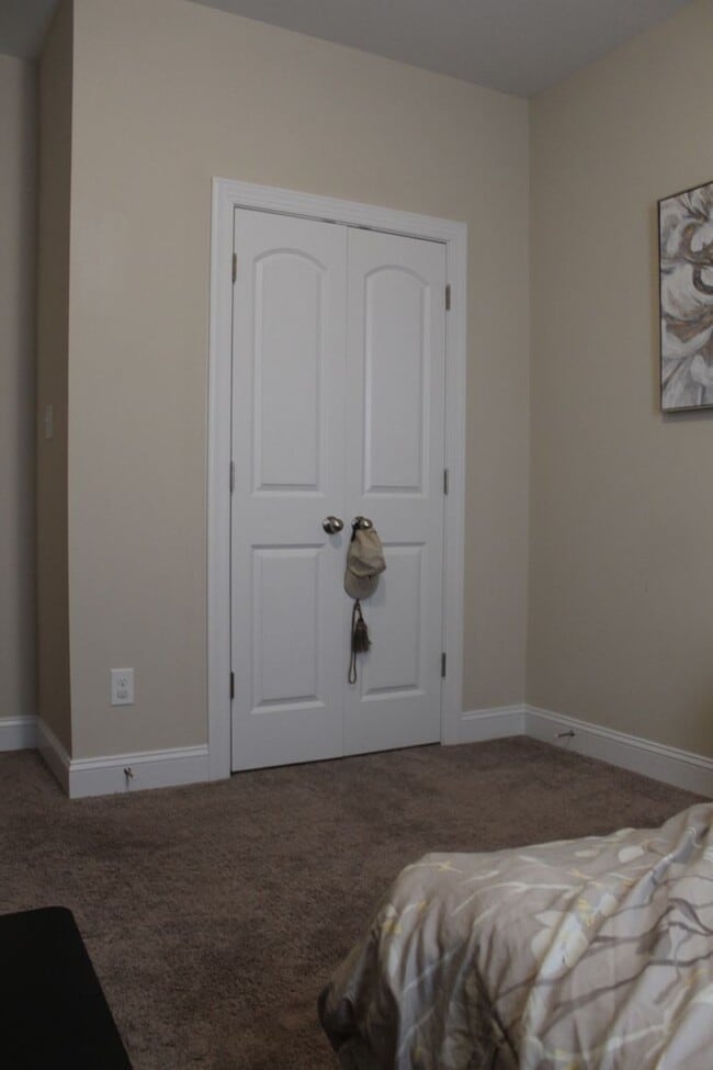 Building Photo - 205 Joyland Dr