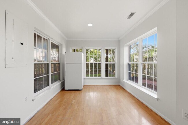 Building Photo - 45805 Marlane Terrace