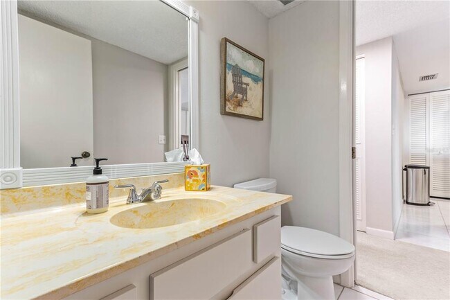 Building Photo - 700 Island Way