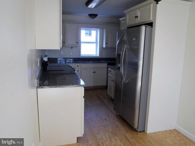 Building Photo - 756 Wiltshire Rd