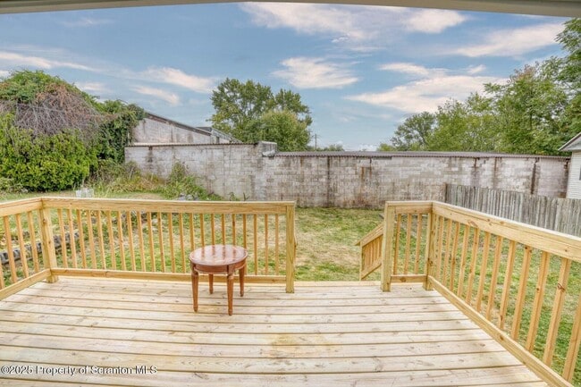 Building Photo - 1012 Clearview St