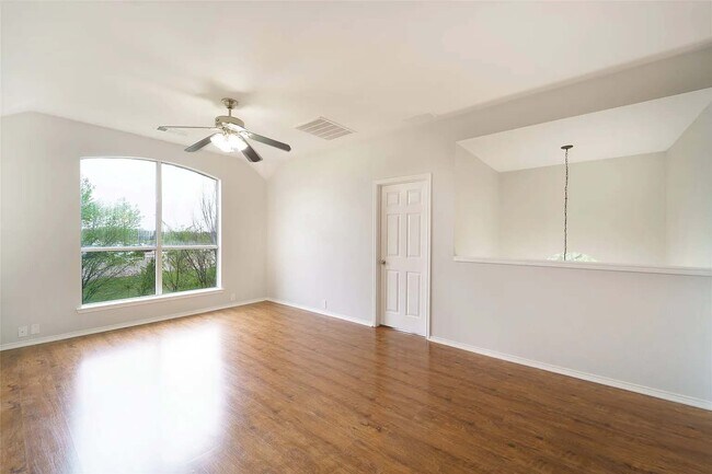 Building Photo - 2813 Ariel Cv