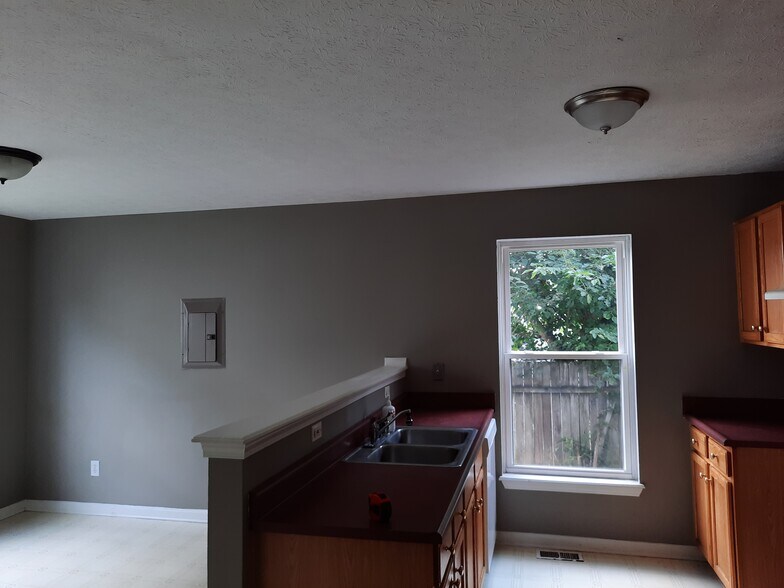 Building Photo - 1216 Lipps Ln