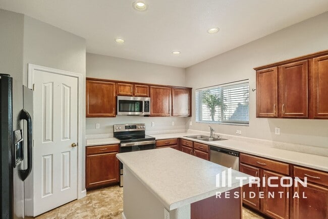 Building Photo - 8948 E Pampa Ave