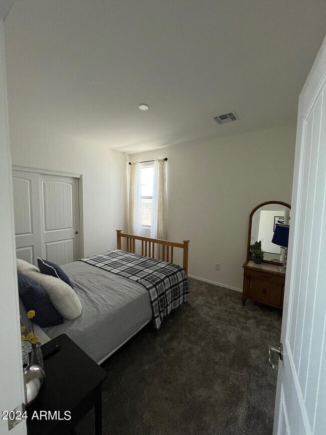Building Photo - 14649 W Dreyfus St