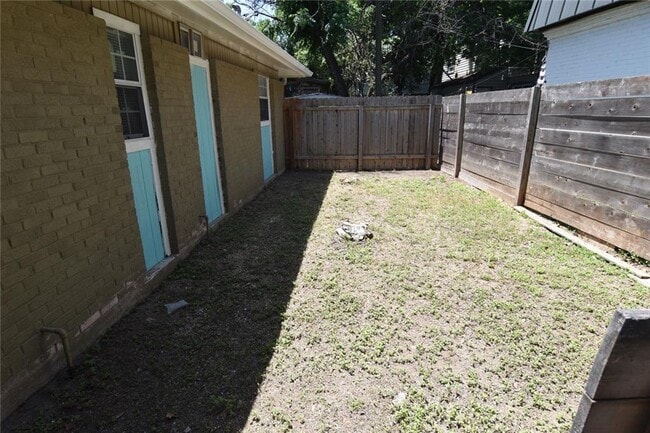Building Photo - P1-2913 East 51st Street Austin, TX 78723
