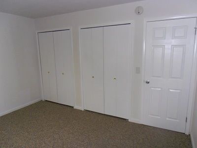 Building Photo - 2 br, 1 bath Apartment - Sunset Manor