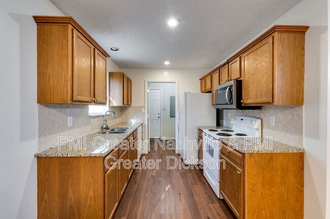 Building Photo - 175 Station Dr