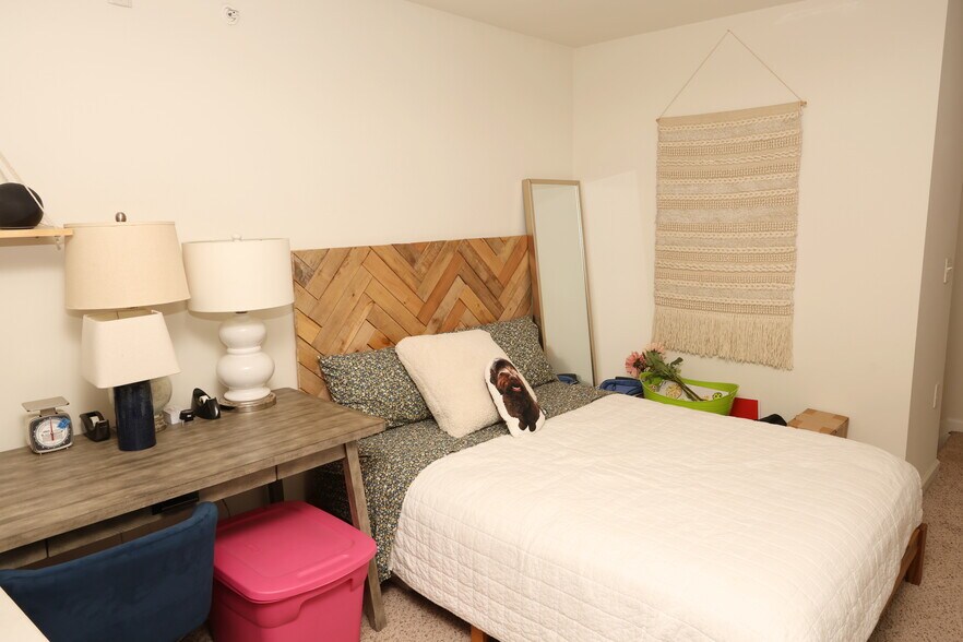 Building Photo - 233 US-206