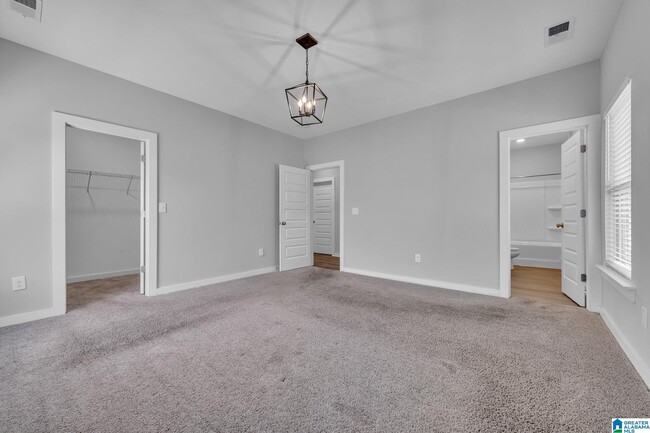 Building Photo - 559 Troubadour Ln