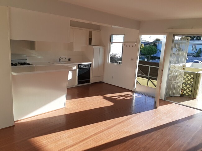 Kitchen - 1514 Penmar Ave