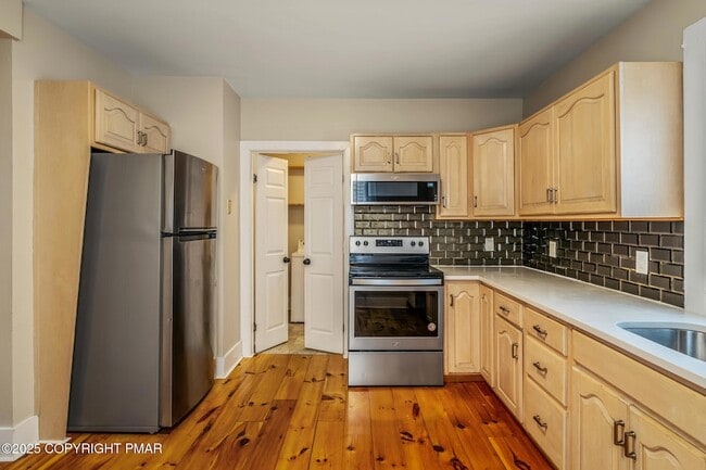 Building Photo - 703 Scott St