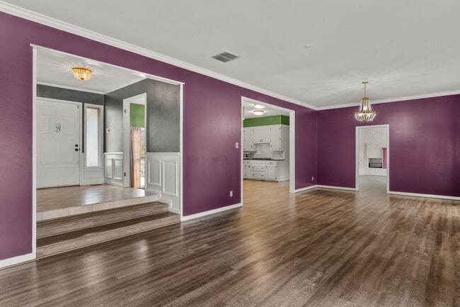 Building Photo - 2509 Wooded Acres Dr