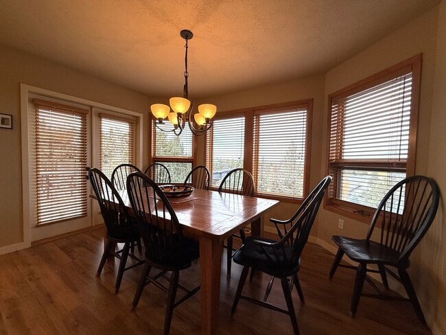 Building Photo - WINTER SPECIAL DISCOUNTED $500 PER MONTH F...