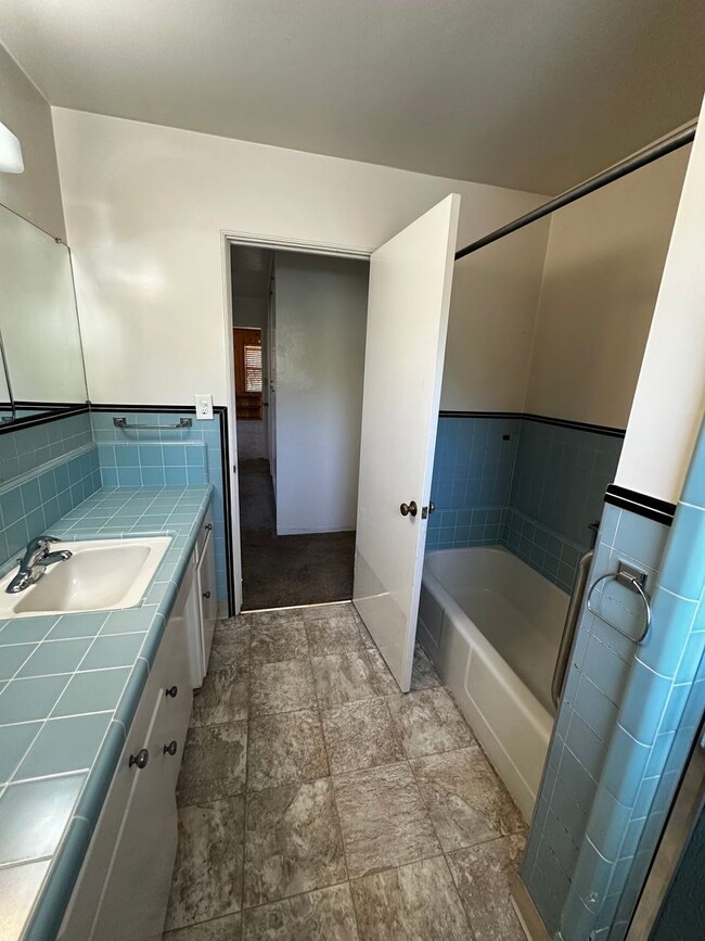 Building Photo - Charming Southside Home
