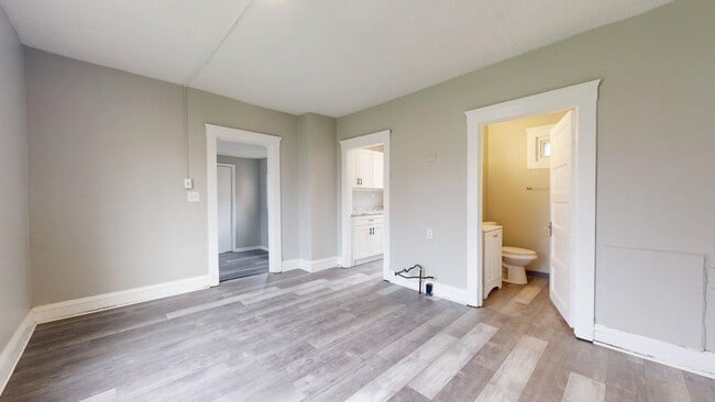 Building Photo - Lorain/W.73 neighborhood, updated 3 bed/1 bath single family house.