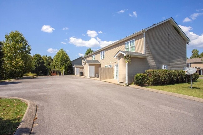 Building Photo - 1330 Benley St