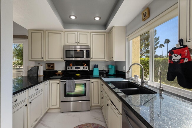 Building Photo - 6071 Hazeltine Plaza