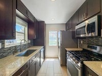 Building Photo - Beautifully updated 2 bed/2bath in the Sum...