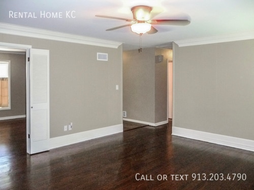 Building Photo - 5521 W 98th Pl