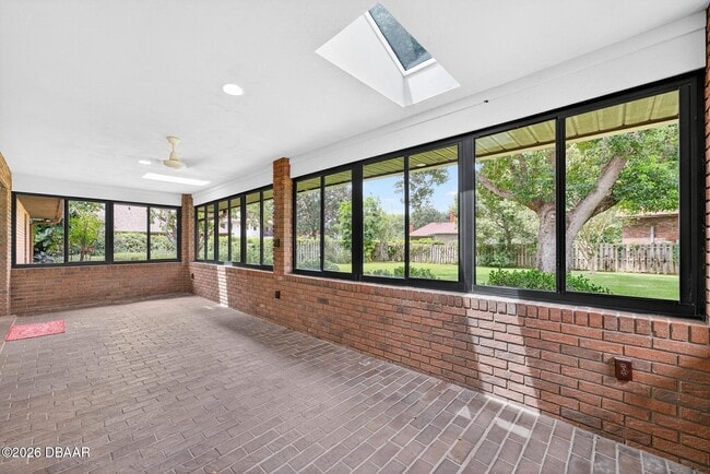 Building Photo - 16 Forest View Way