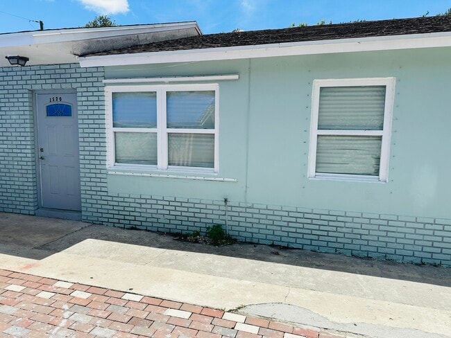 Building Photo - 1520 Barbarie Ln