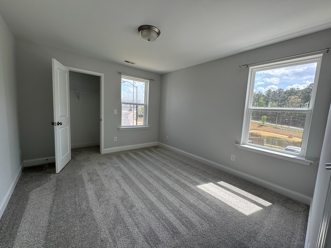 Building Photo - 3027 Dunnock Dr