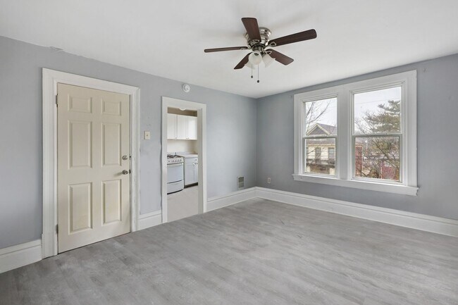 Building Photo - 1210 Maple Ave