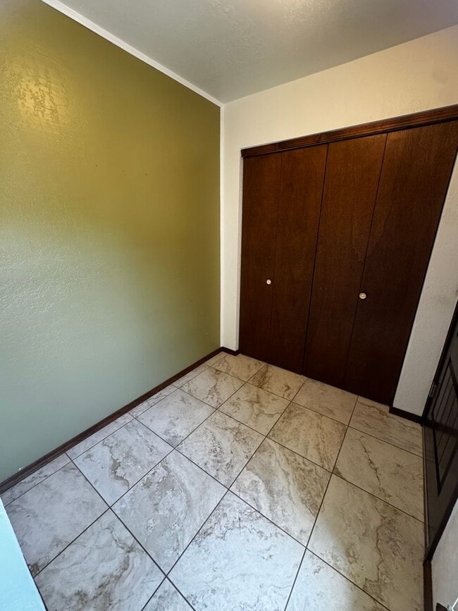 Building Photo - Townhouse in Little Turtle with Garage