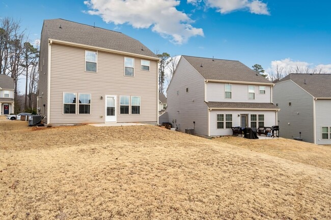 Building Photo - Welcome to this stunning 3-bed, 3-bath home located in the vibrant community of Wake Forest, NC.