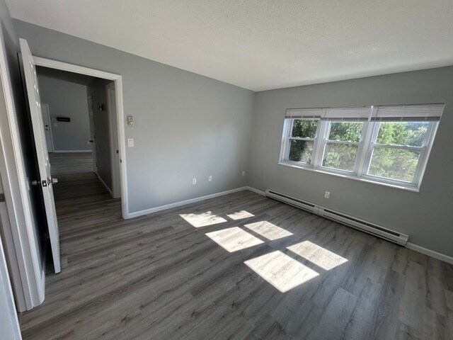 Building Photo - 32 Maple Crest Cir
