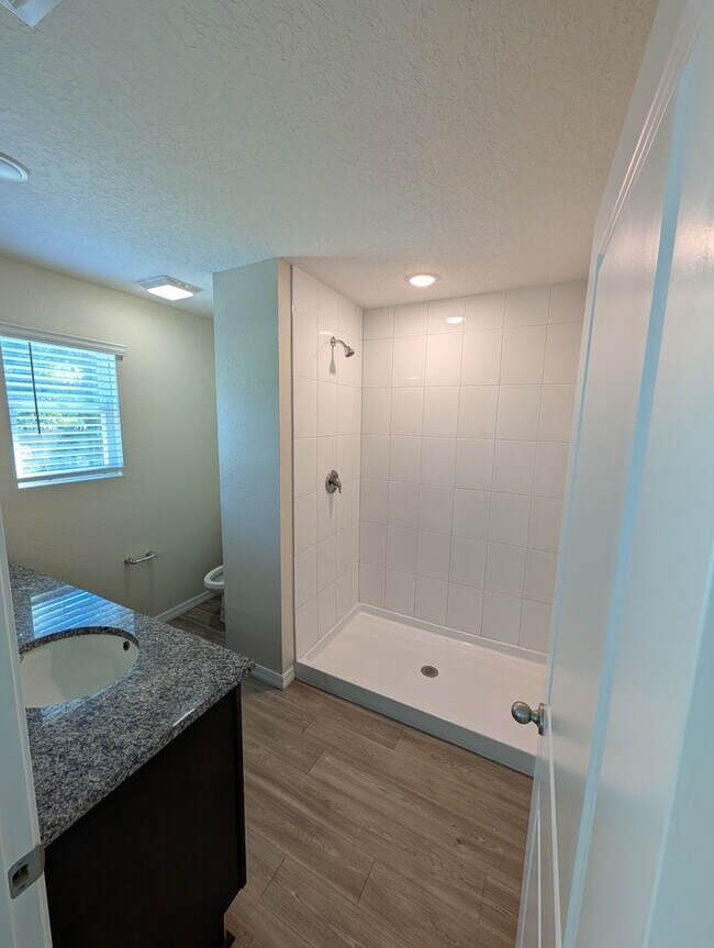 Building Photo - Beautiful 4-Bedroom Home in Jacksonville, FL