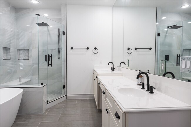 Building Photo - 3104 Hamilton St