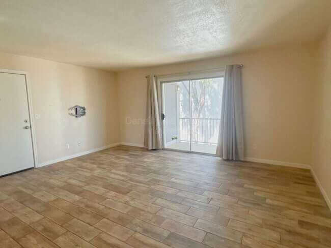 Building Photo - 740 W Elm St