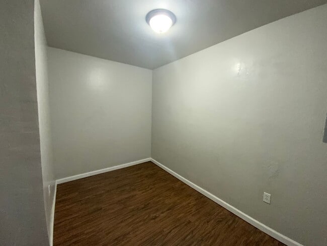 Building Photo - 3 bedroom 2 bath with bonus rooms - Bethany Schools!