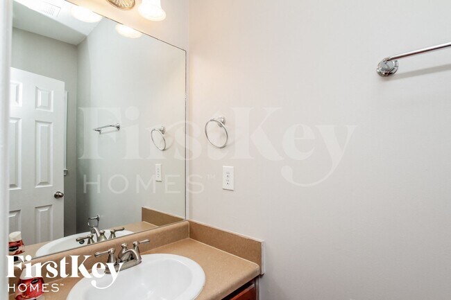 Building Photo - 10140 Benton Woods Dr