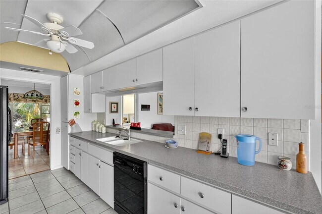Building Photo - 2824 Summervale Dr