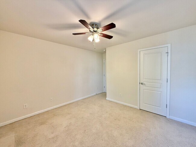 Building Photo - Charming 3BD, 2.5BA Raleigh Townhome with a Fenced Yard Near Shopping, Dining, Interstates, and R...