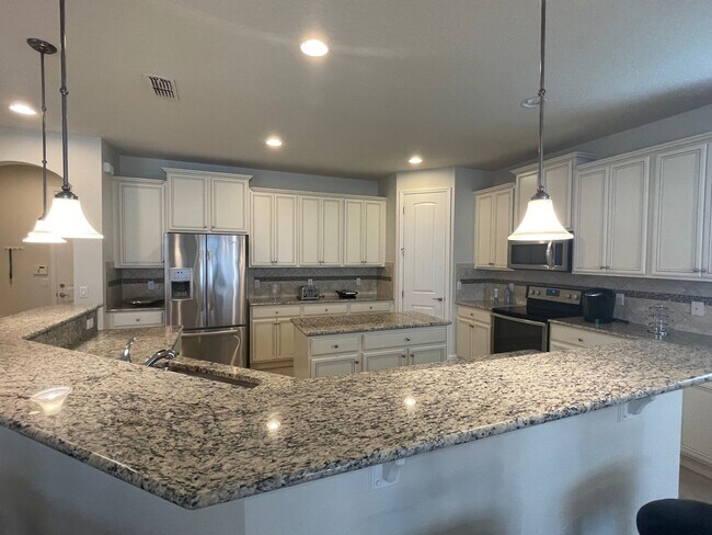 Building Photo - The perfect home waiting for you! FULLY FURNISHED!!