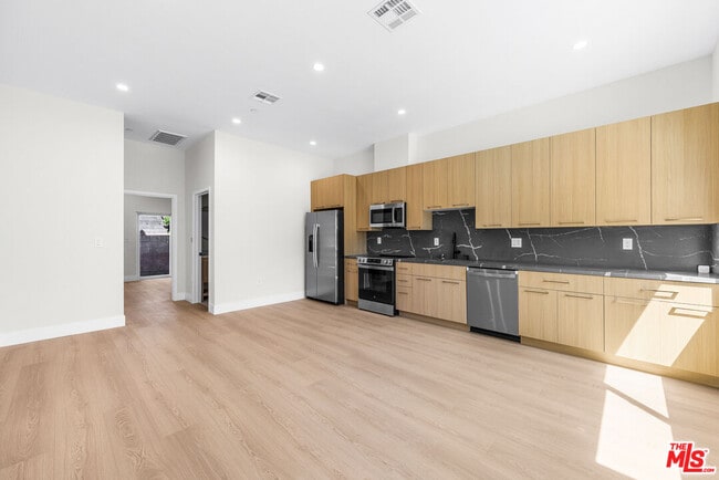 Building Photo - 5127 Don Pio Dr